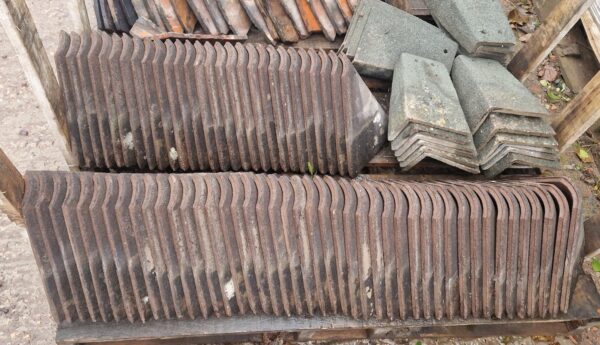 Reclaimed Concrete Bonnet Roof Tile Fitting for Eco-Friendly and Durable Roofing