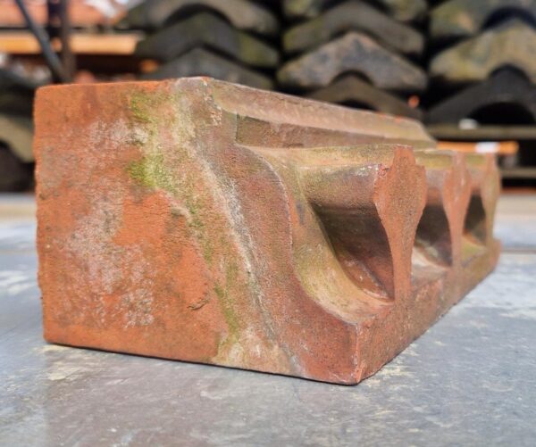 RECLAIMED DECORATIVE STRETCHER CORBEL WITH TRIPLE CLUB DETAIL