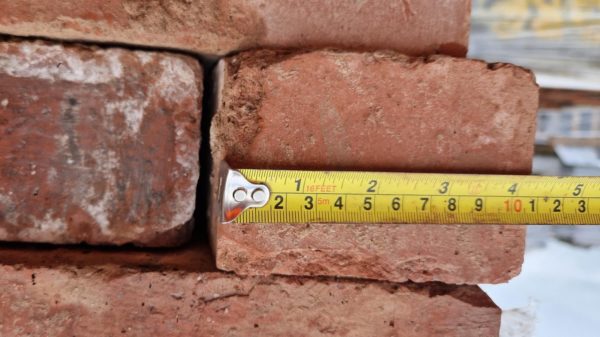 bricks width